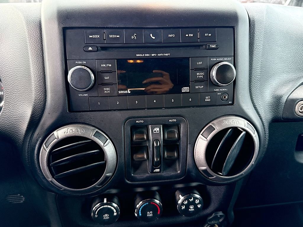 Used 2018 Jeep Wrangler Unlimited Sport S AWD/4WD image 16