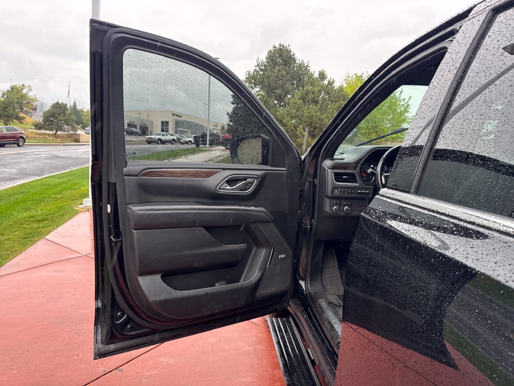 Used 2021 Chevrolet Suburban High Country w/ Premium Package 2 AWD/4WD image 10