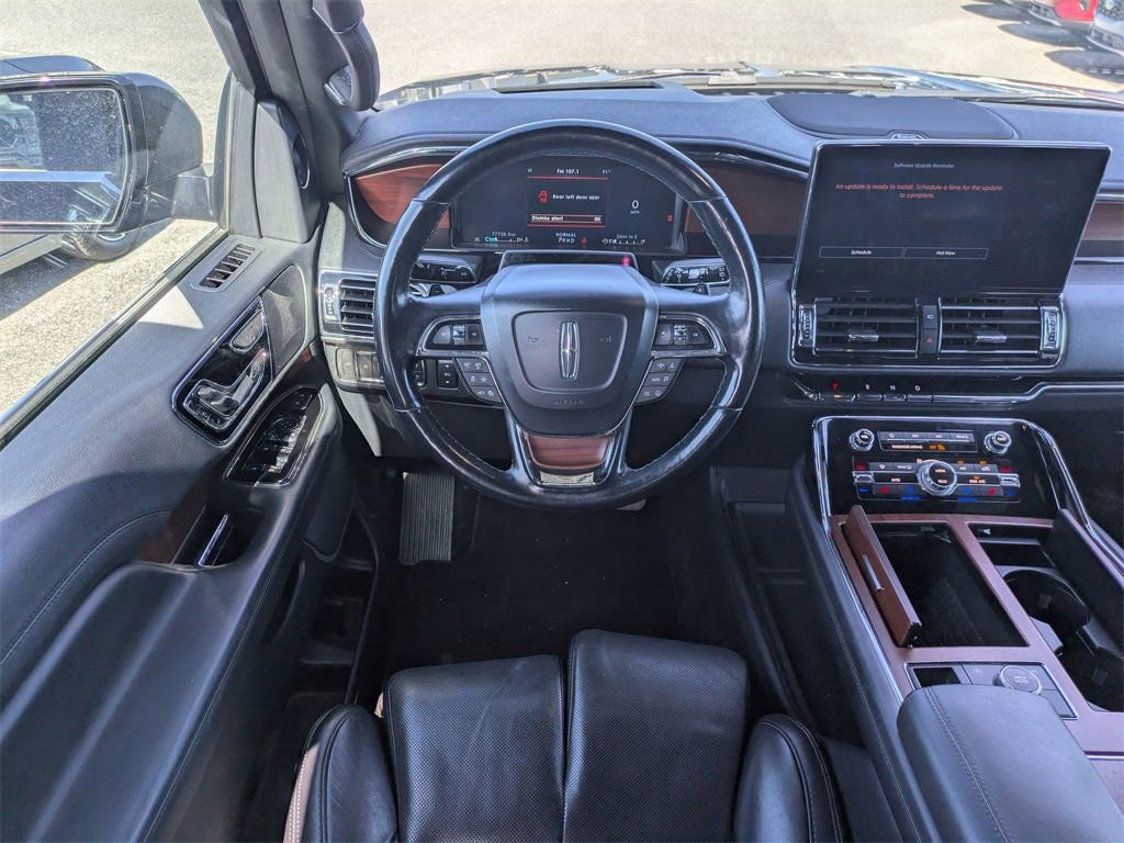 Used 2022 Lincoln Navigator Reserve image 18