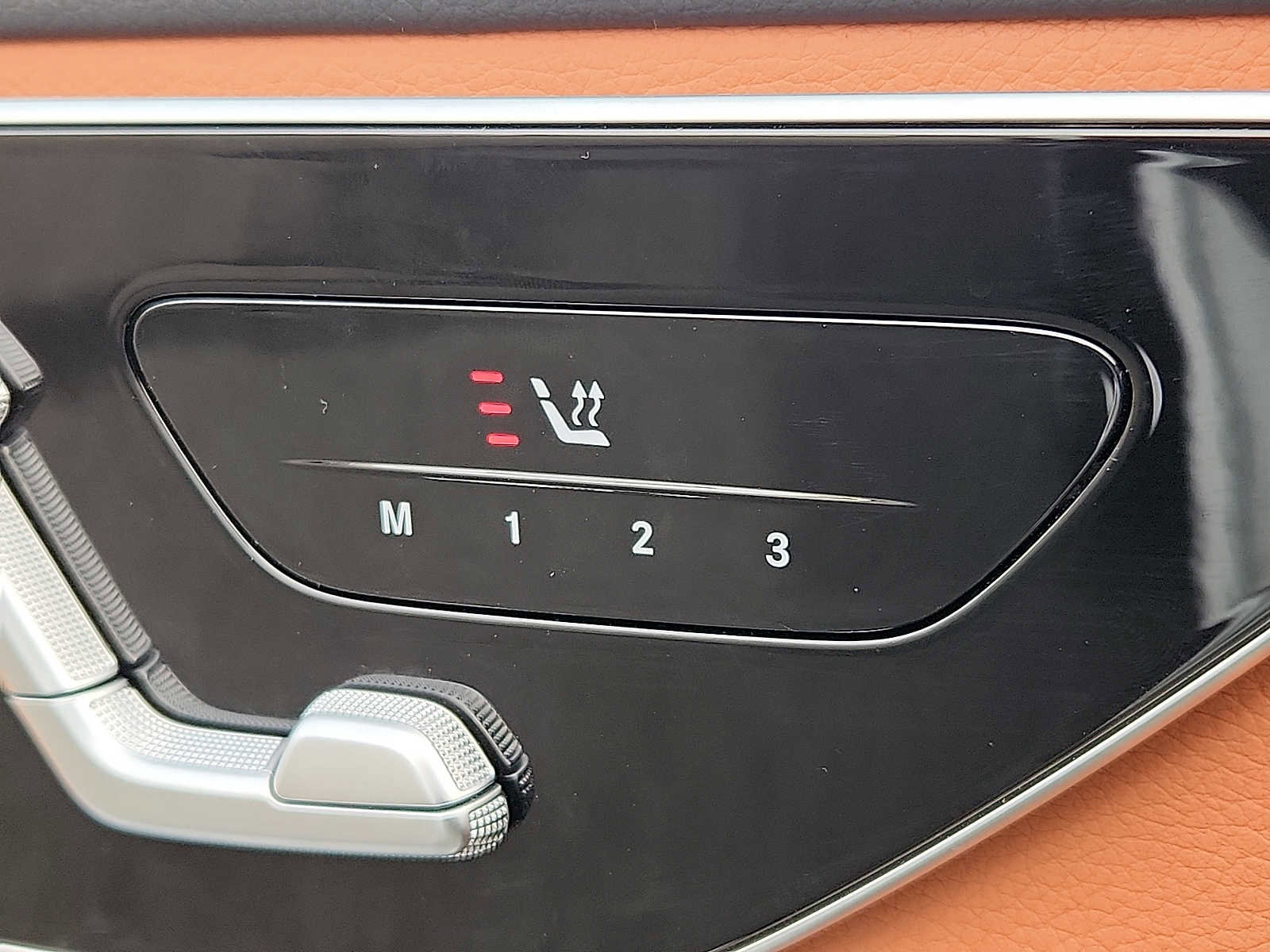 Used 2025 Mercedes-Benz C 300 4MATIC Sedan image 25