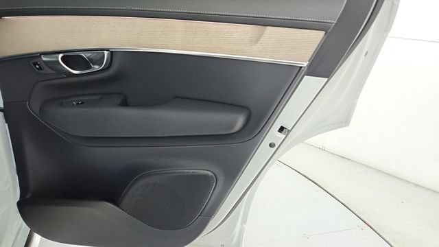 Certified 2025 Volvo XC90 B6 Core w/ Protection Package Premier AWD/4WD image 35