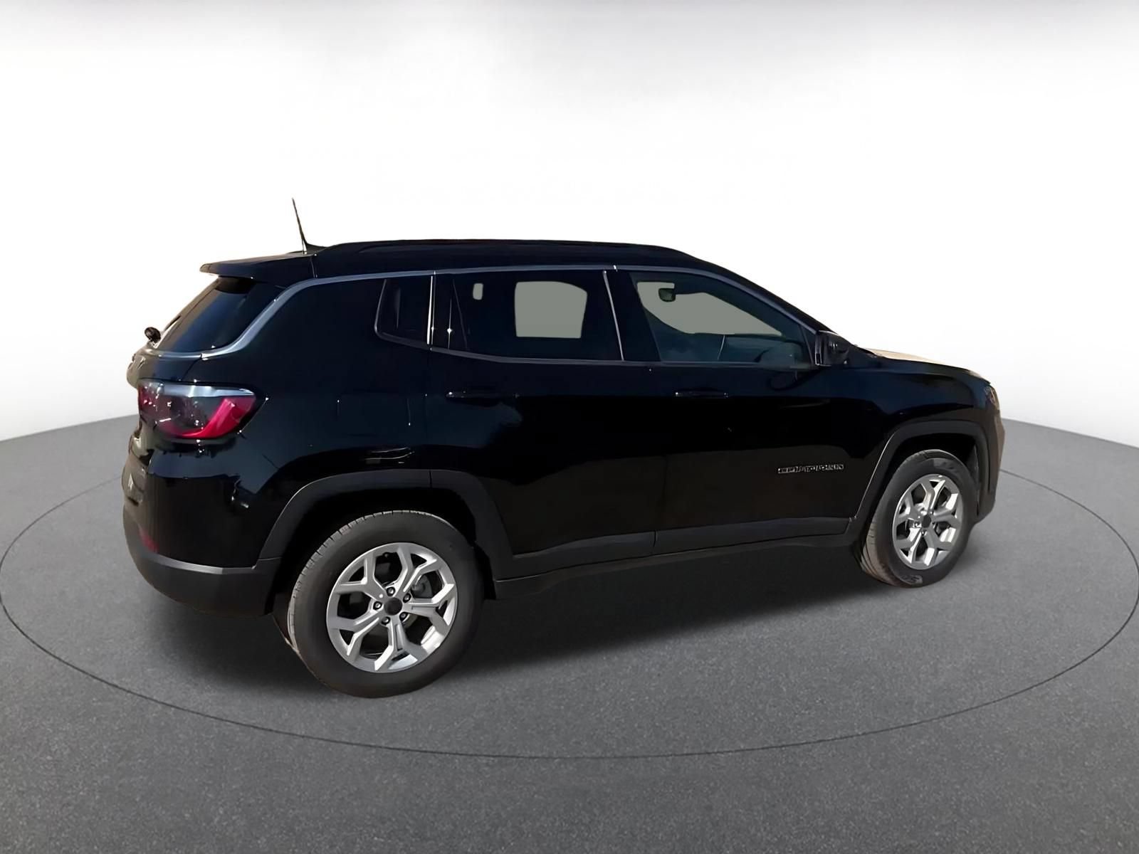 Used 2025 Jeep Compass Latitude AWD/4WD image 15