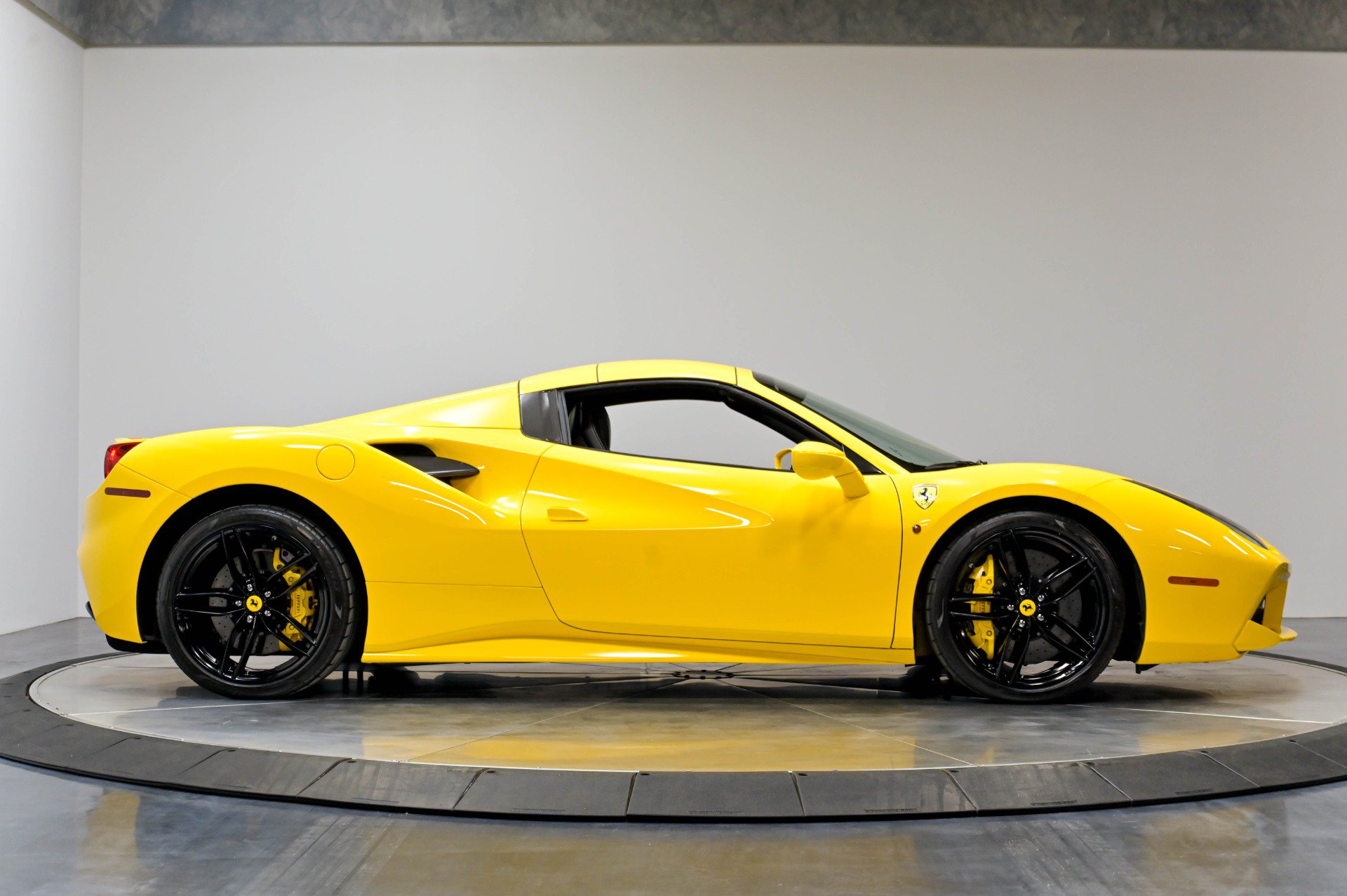 Used 2017 Ferrari 488 Spider RWD image 26
