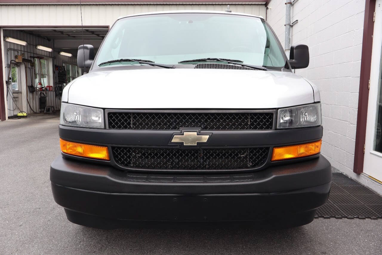 Used 2018 Chevrolet Express 2500 LS w/ Driver Convenience Package RWD image 3