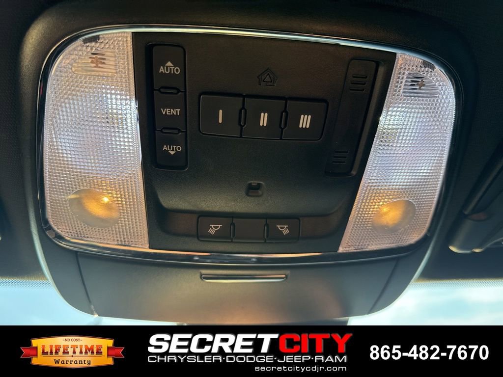 Used 2017 Dodge Charger SRT w/ Harman/Kardon Audio Group image 35