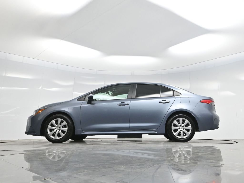 Used 2025 Toyota Corolla LE image 61