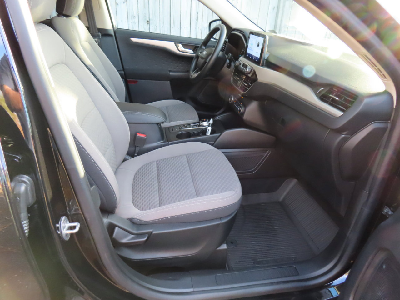 Used 2020 Ford Escape SE image 22