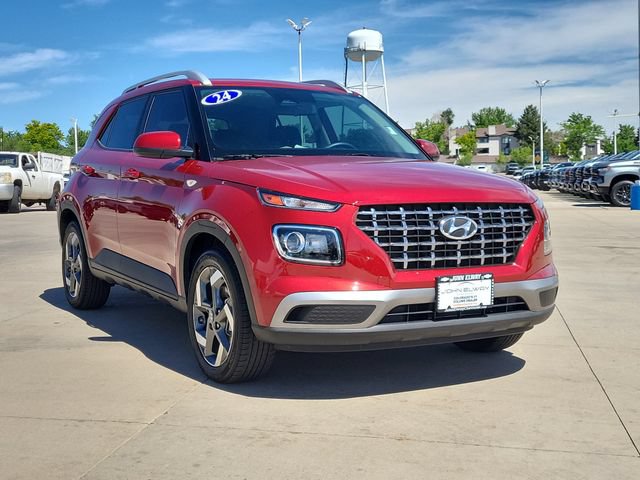 Used 2024 Hyundai Venue SEL FWD image 3