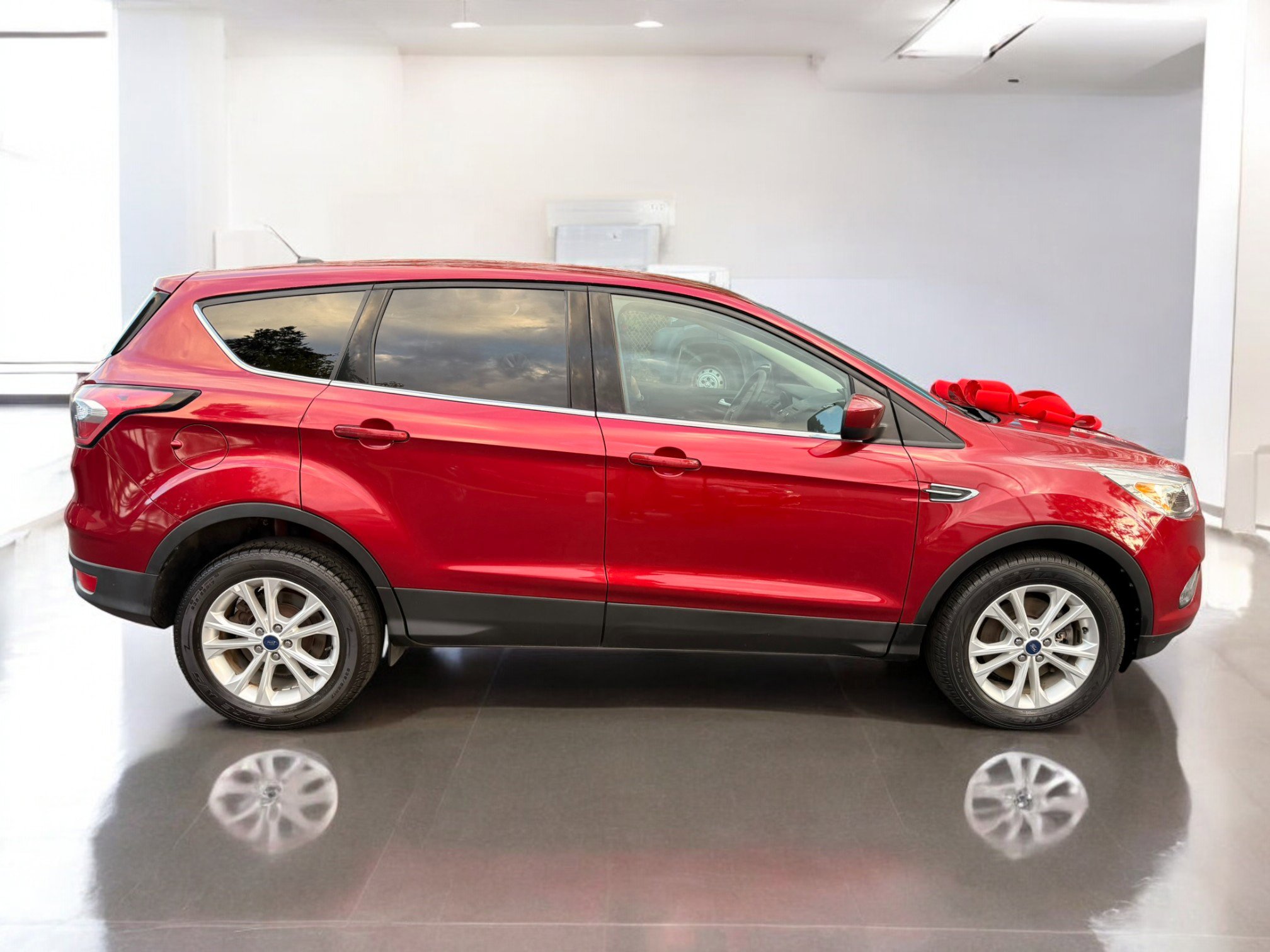 Used 2017 Ford Escape SE image 1
