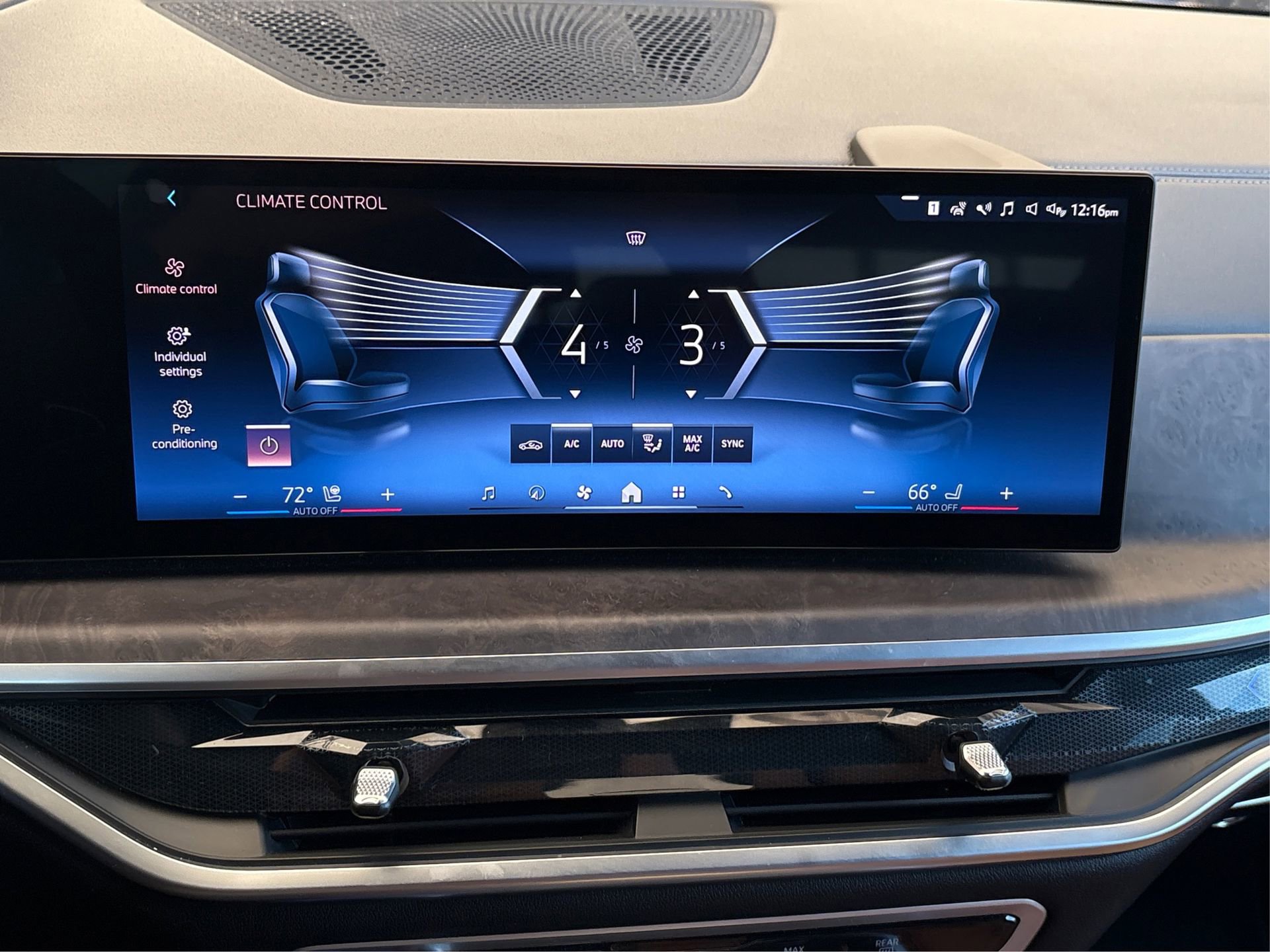 Used 2025 BMW X7 xDrive40i w/ M Sport Package AWD/4WD image 26