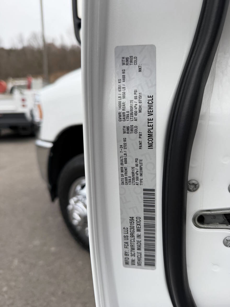 Used 2024 RAM 3500 SLT w/ Quick Order Package 2YG SLT image 32