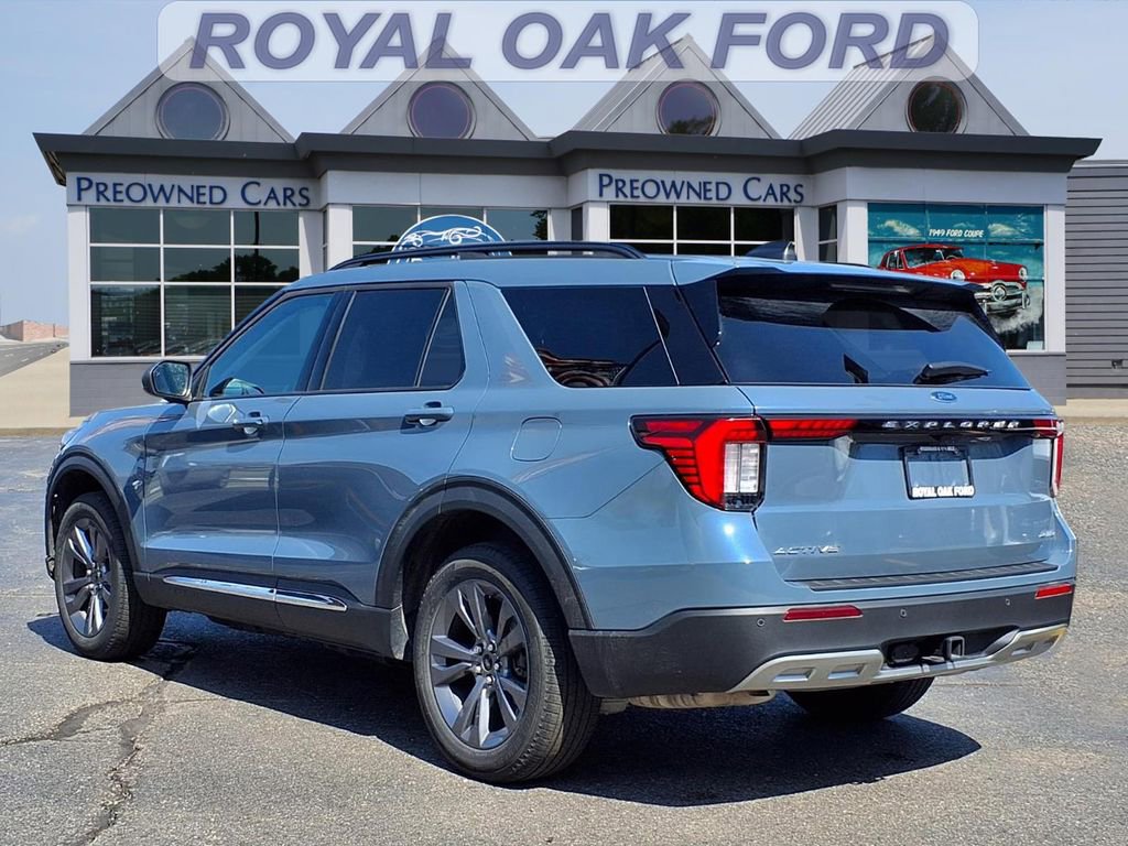 Used 2025 Ford Explorer Active w/ Active Comfort Package AWD/4WD image 2