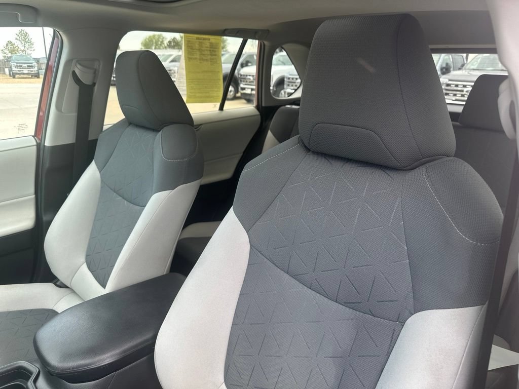 Used 2020 Toyota RAV4 XLE w/ Convenience Package AWD/4WD image 16