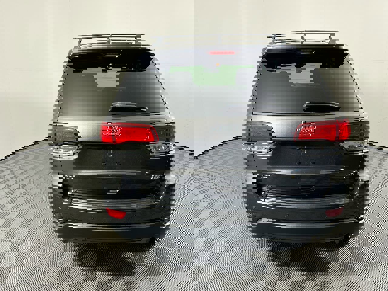 Used 2020 Jeep Grand Cherokee Laredo image 4