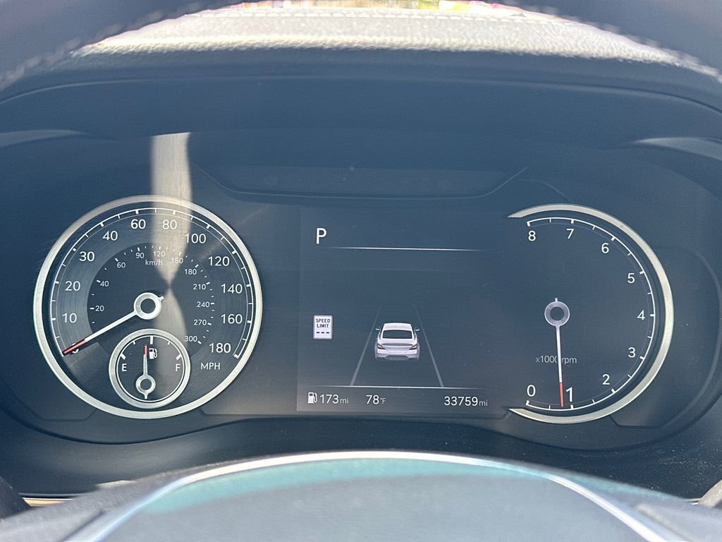 Used 2025 Genesis G70 2.5T image 27