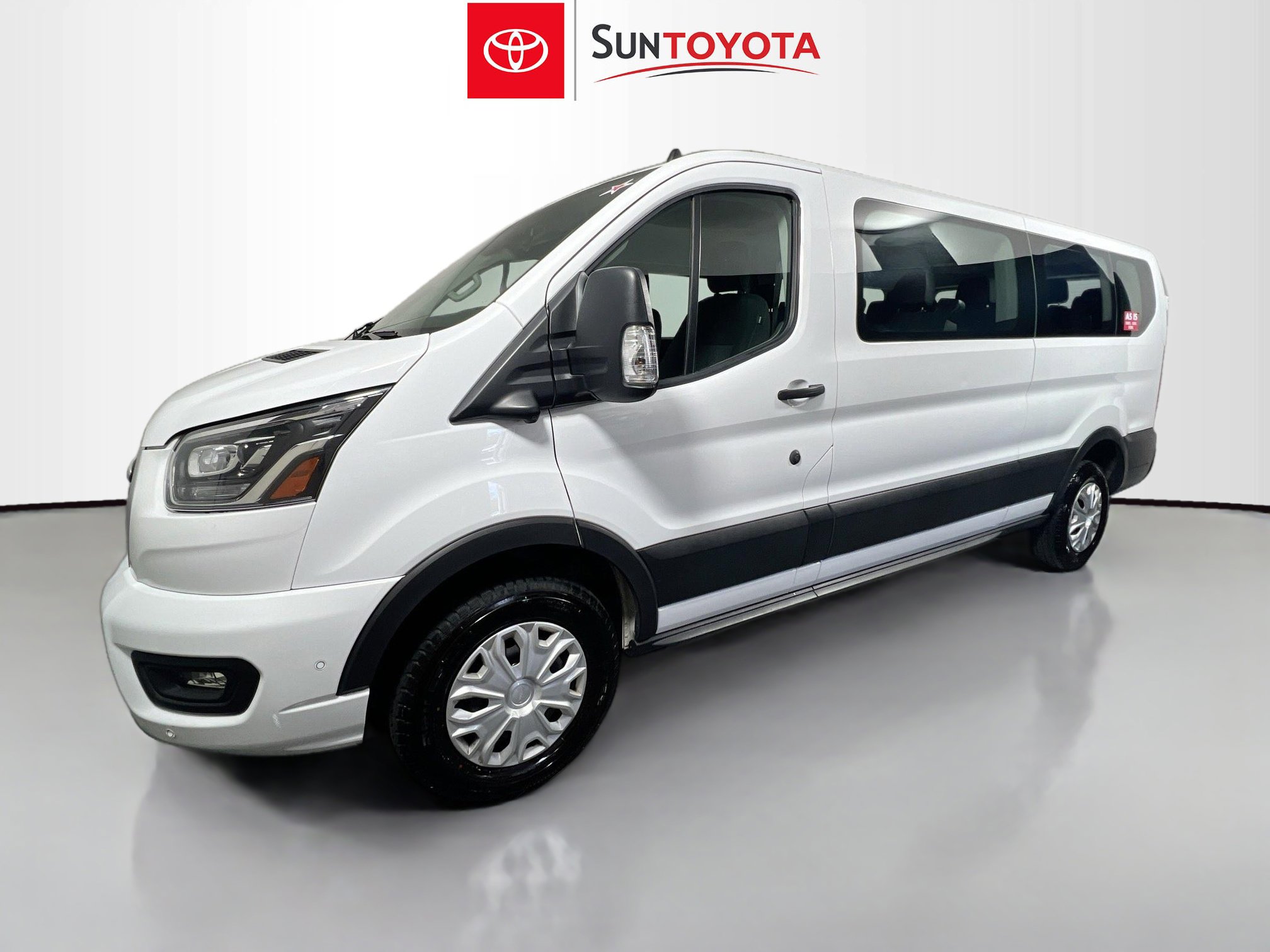Used 2023 Ford Transit 350 XLT image 9