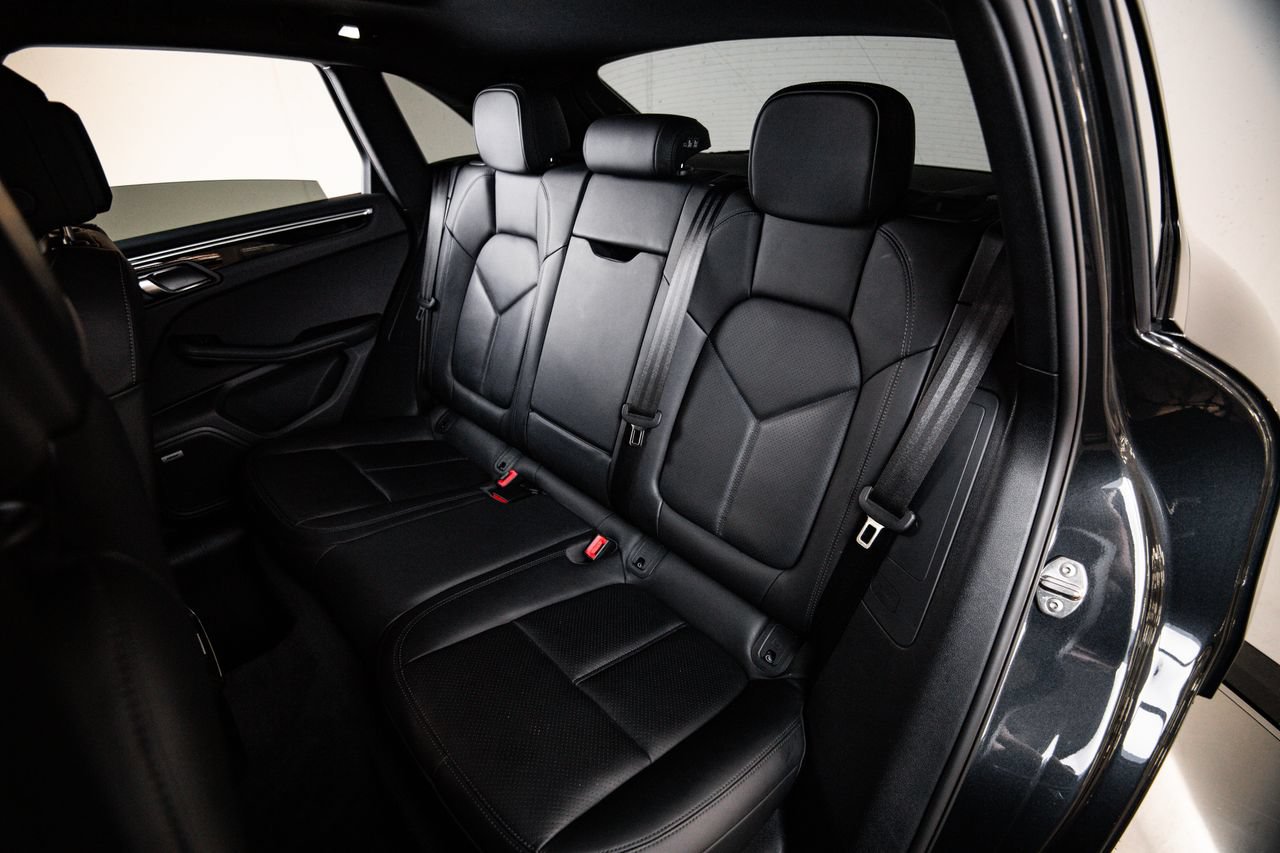 Certified 2022 Porsche Macan AWD/4WD image 24