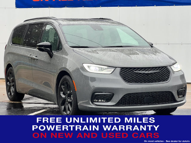 Used 2025 Chrysler Pacifica Limited w/ Trailer Tow Group