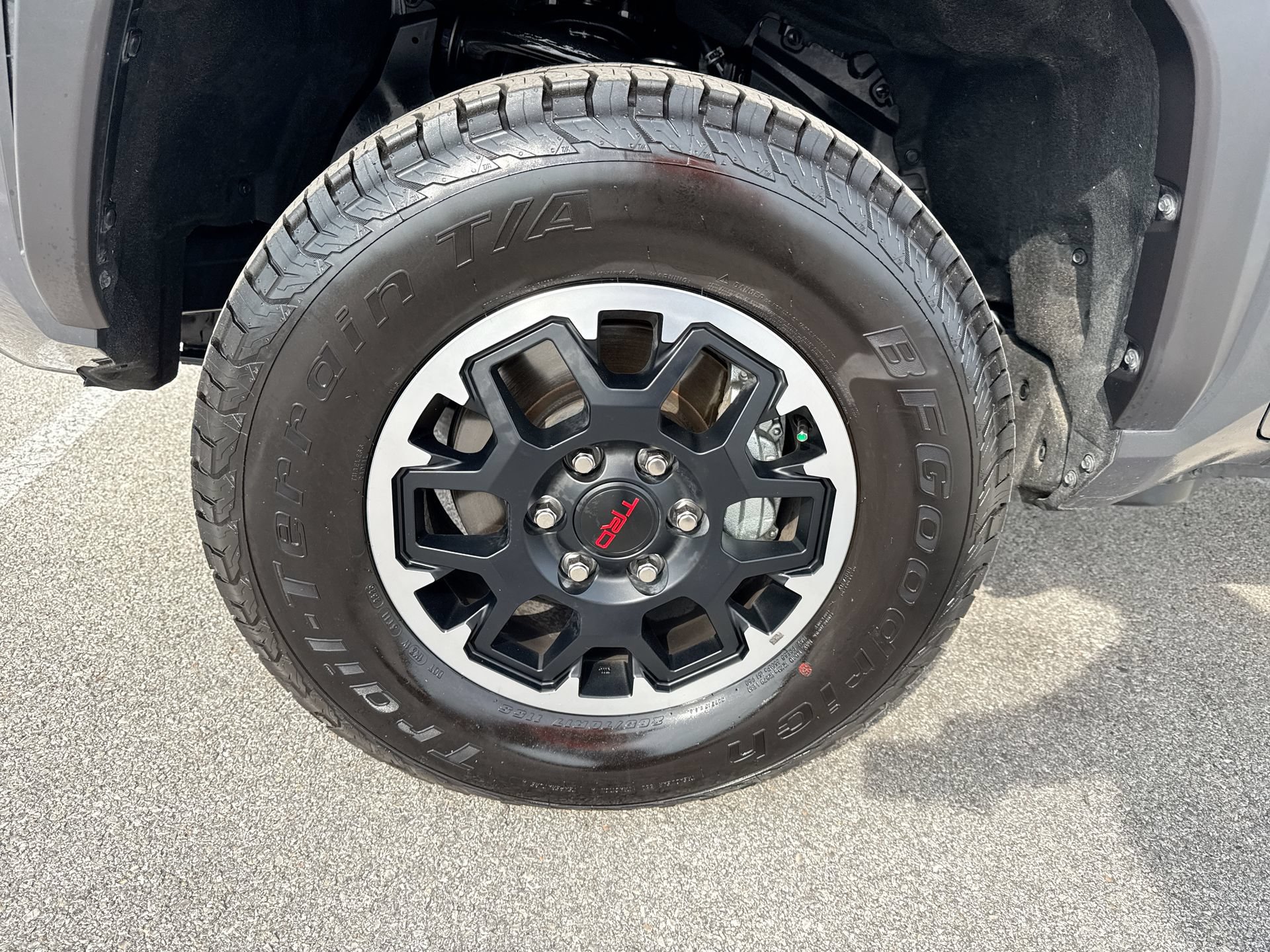 Certified 2025 Toyota Tacoma TRD Off-Road AWD/4WD image 18