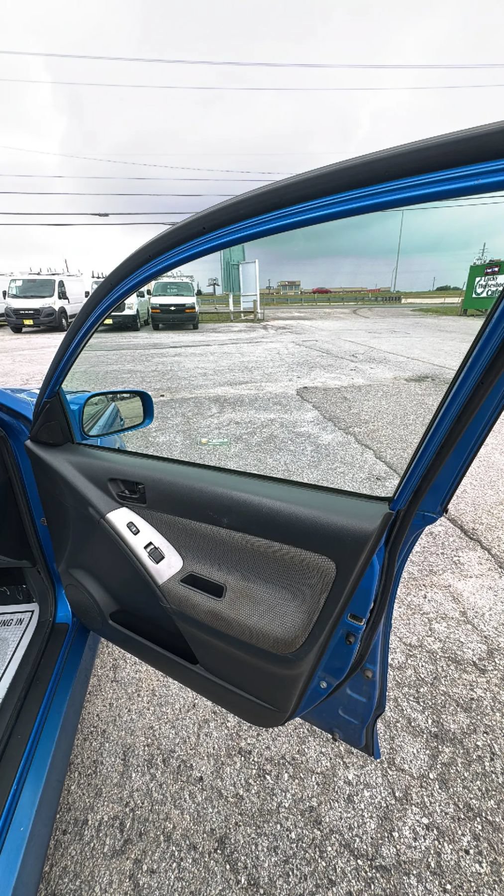 Used 2008 Pontiac Vibe w/ Sport Package FWD image 18