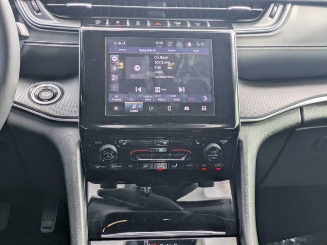 Used 2023 Jeep Grand Cherokee Laredo w/ Luxury Tech Group I AWD/4WD image 17