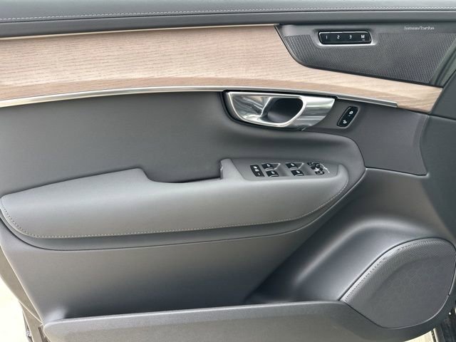 New 2026 Volvo XC90 B6 Plus w/ Protection Package AWD/4WD image 14