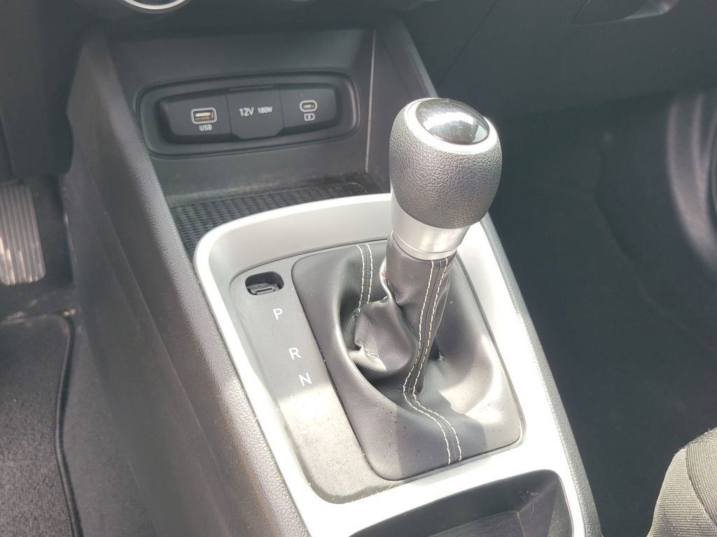 Used 2023 Hyundai Venue SE FWD image 30