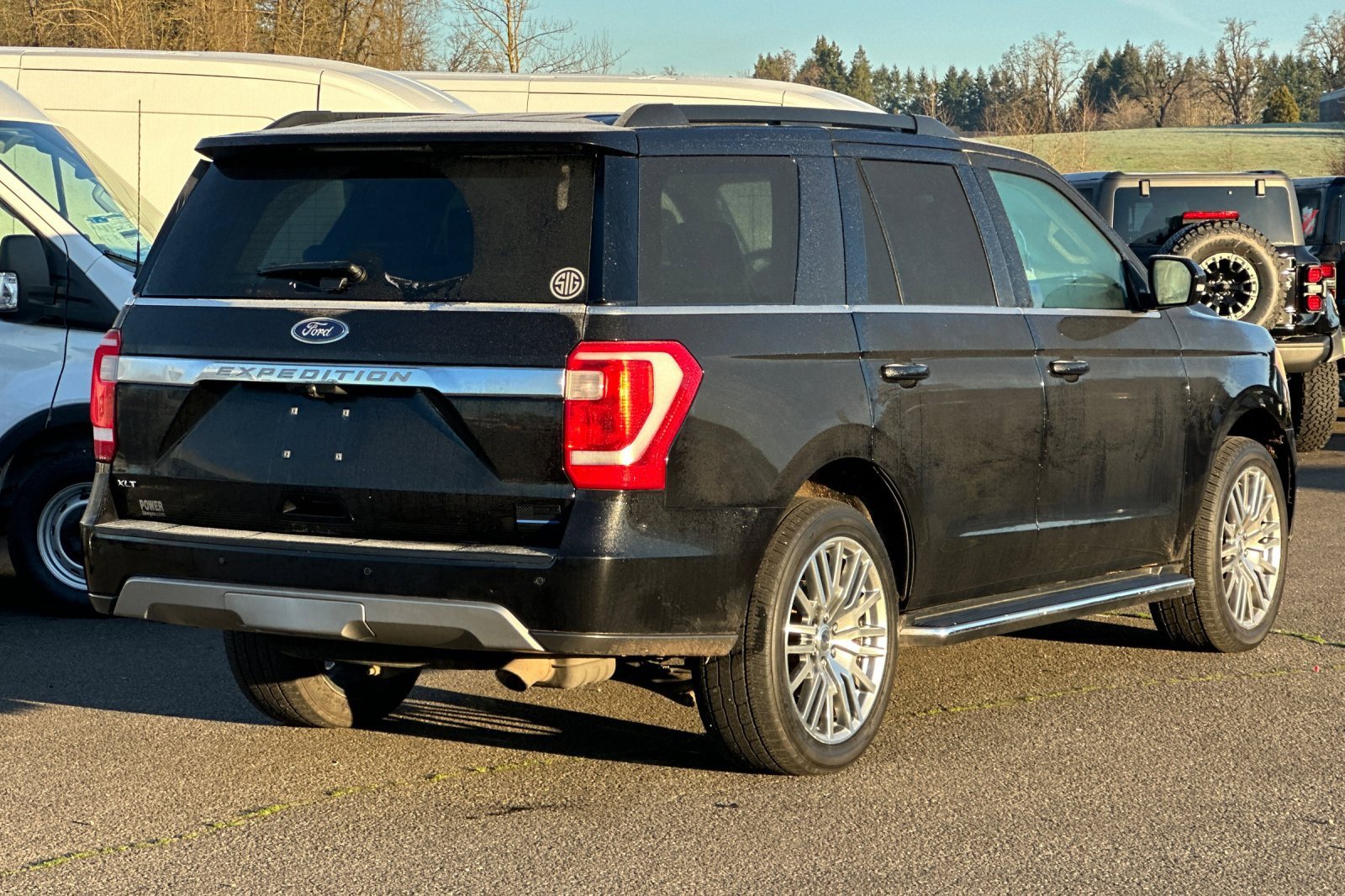 Used 2020 Ford Expedition XLT w/ Equipment Group 202A image 4