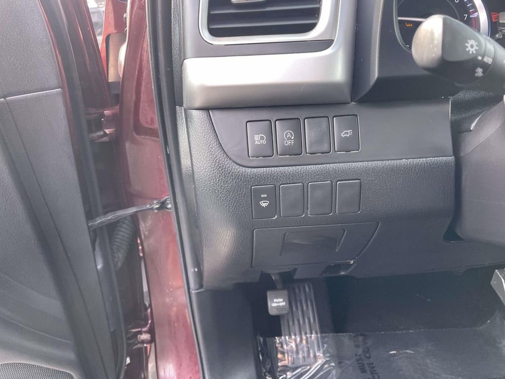 Used 2019 Toyota Highlander XLE image 31