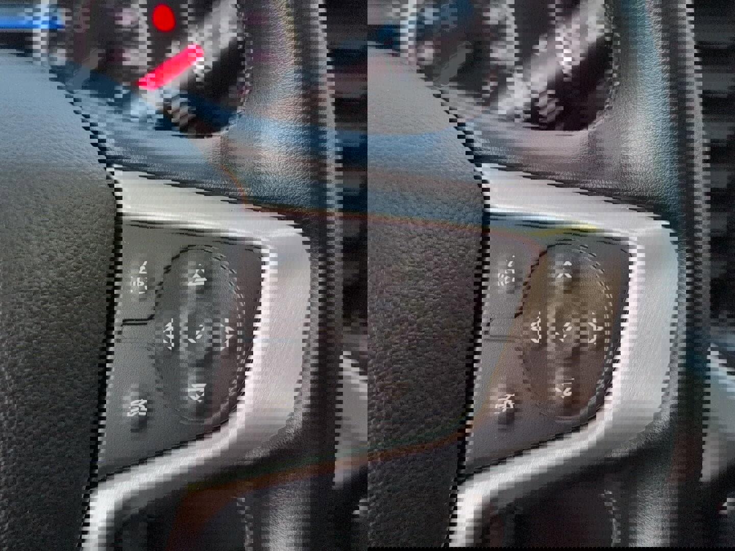 Used 2023 GMC Acadia SLT image 30