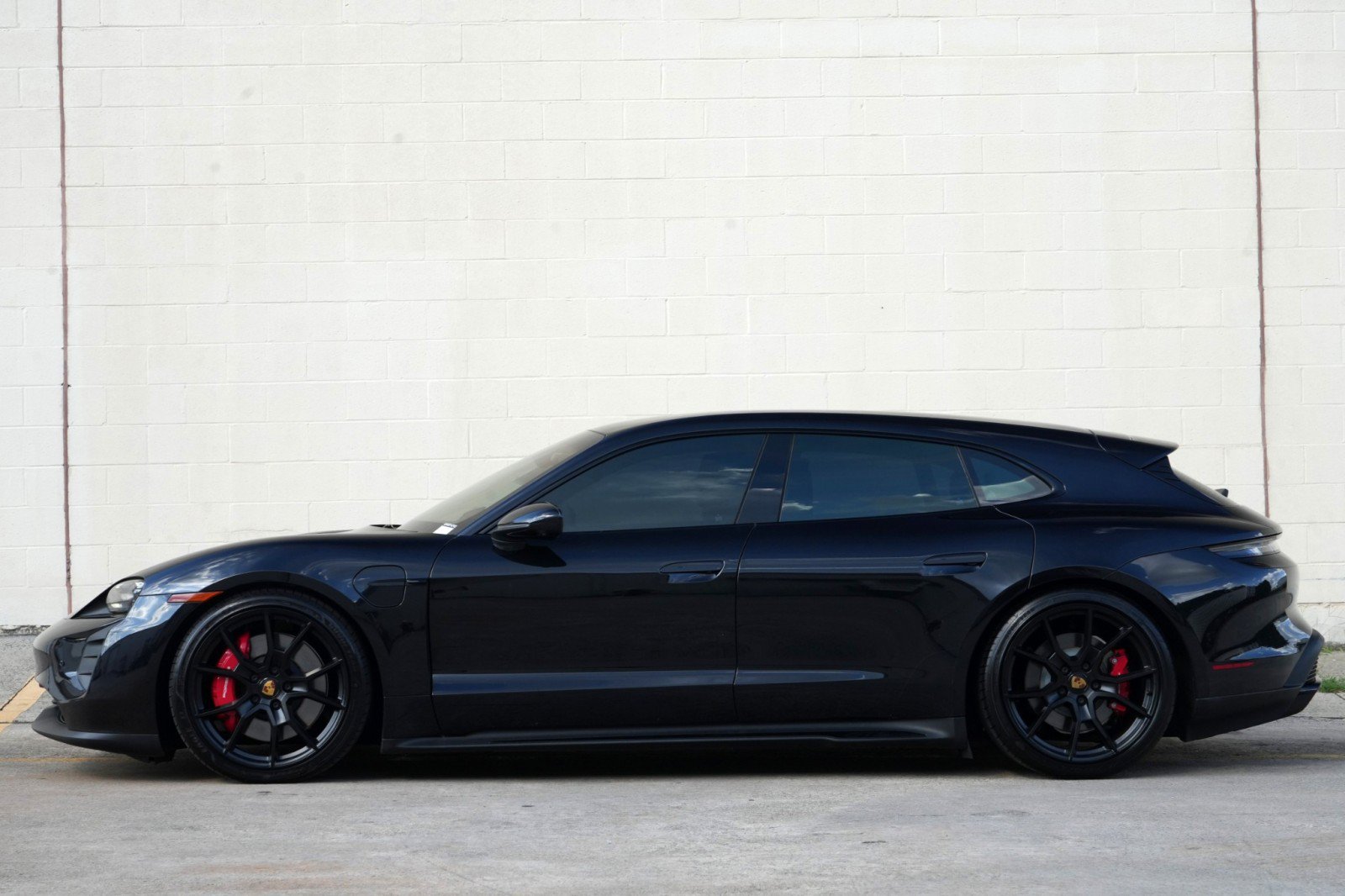 Used 2024 Porsche Taycan GTS AWD/4WD image 9