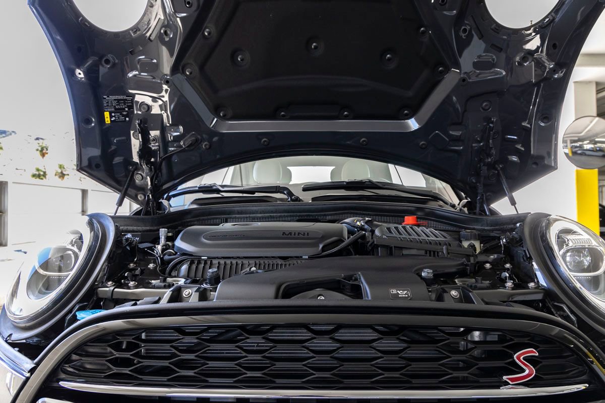 Used 2020 MINI Cooper S w/ Signature Upholstery Package image 28