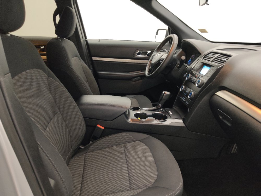 Used 2019 Ford Explorer XLT FWD image 21