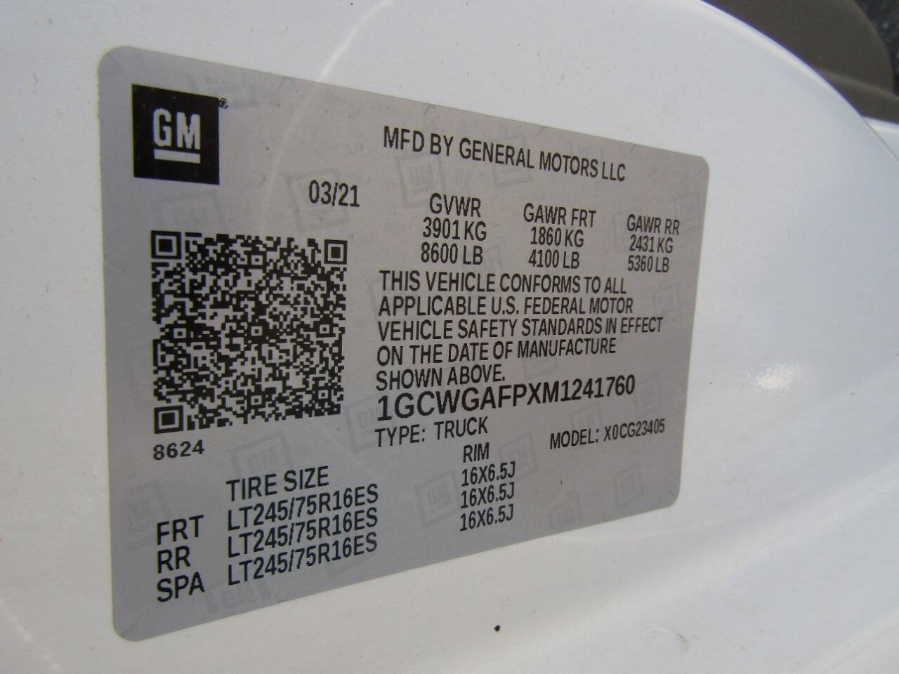 Used 2021 Chevrolet Express 2500 w/ Driver Convenience Package RWD image 16