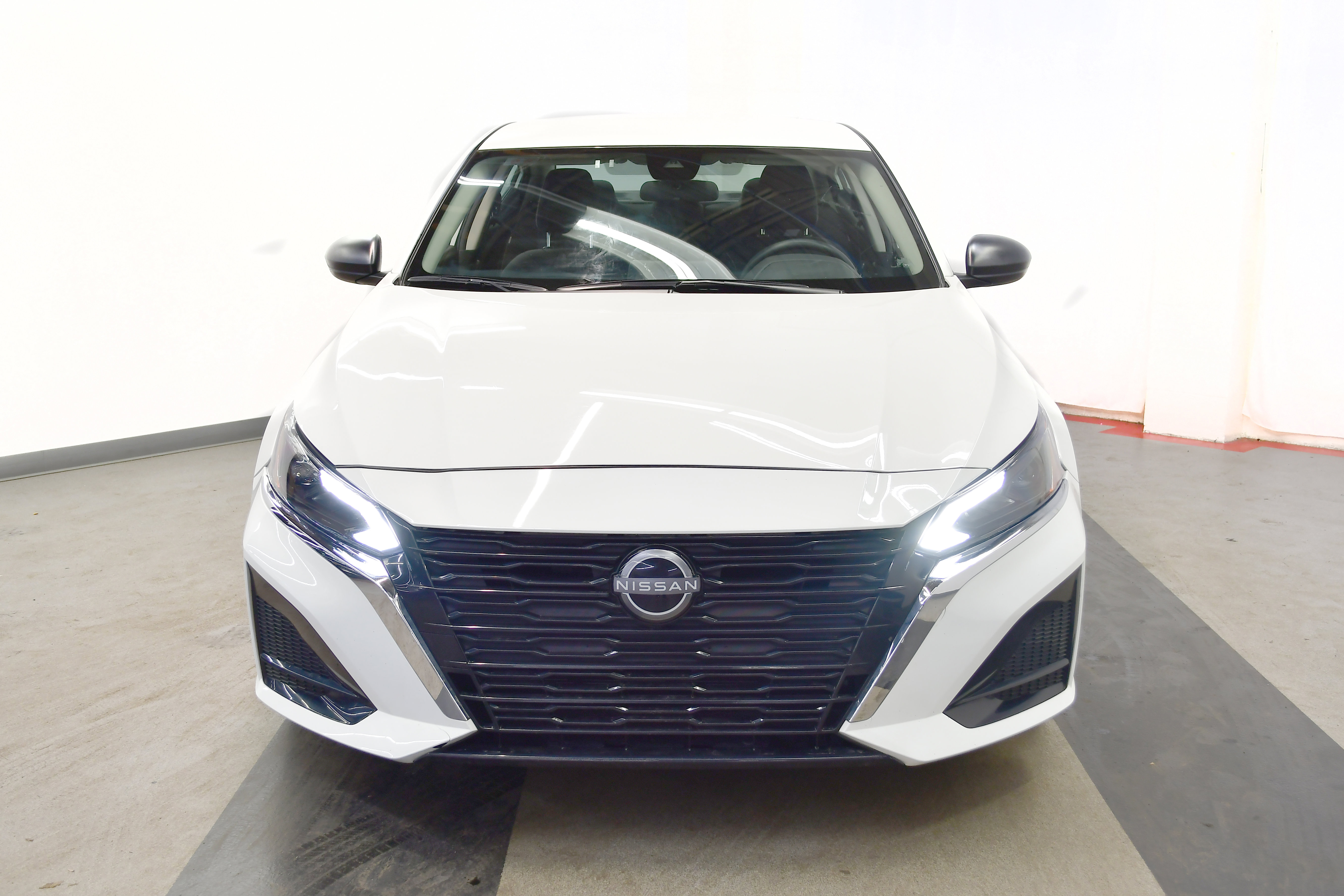 Used 2025 Nissan Altima 2.5 SV image 3