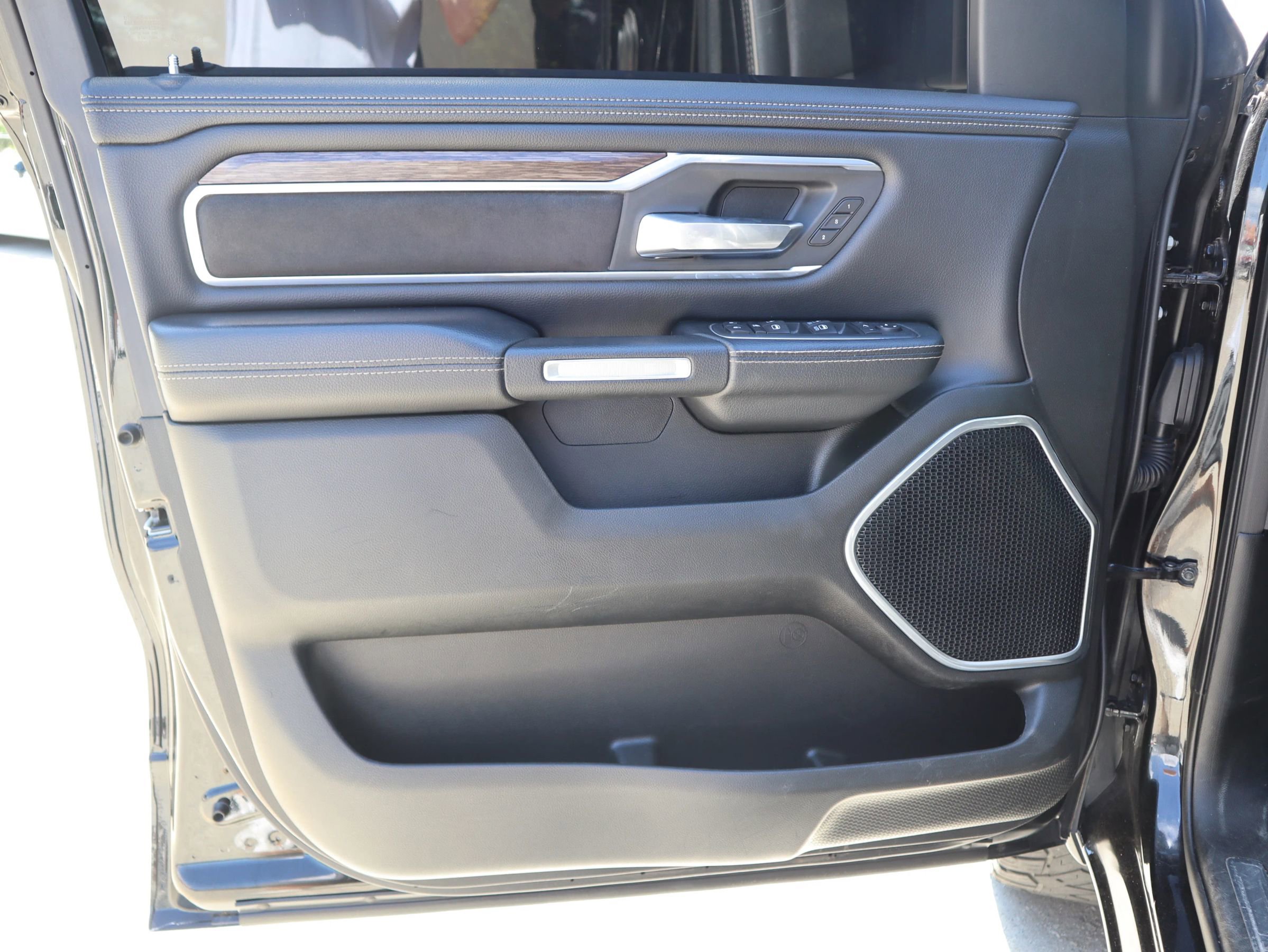 Used 2020 RAM 1500 Laramie image 28