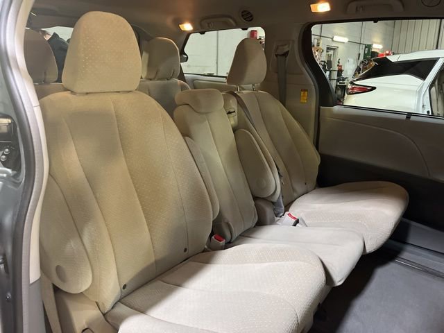 Used 2014 Toyota Sienna LE image 25