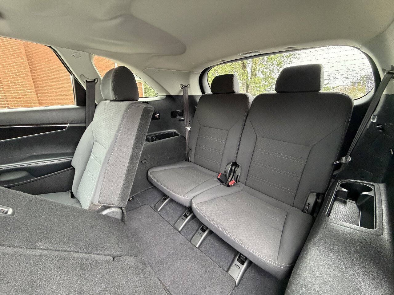 Used 2017 Kia Sorento AWD w/ LX V6 Convenience Package image 12