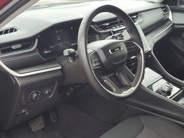 Used 2023 Jeep Grand Cherokee L Laredo AWD/4WD image 9