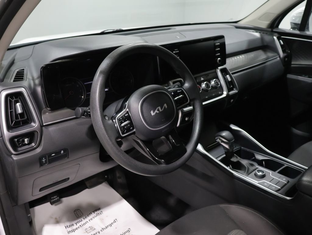 Used 2022 Kia Sorento LX image 15