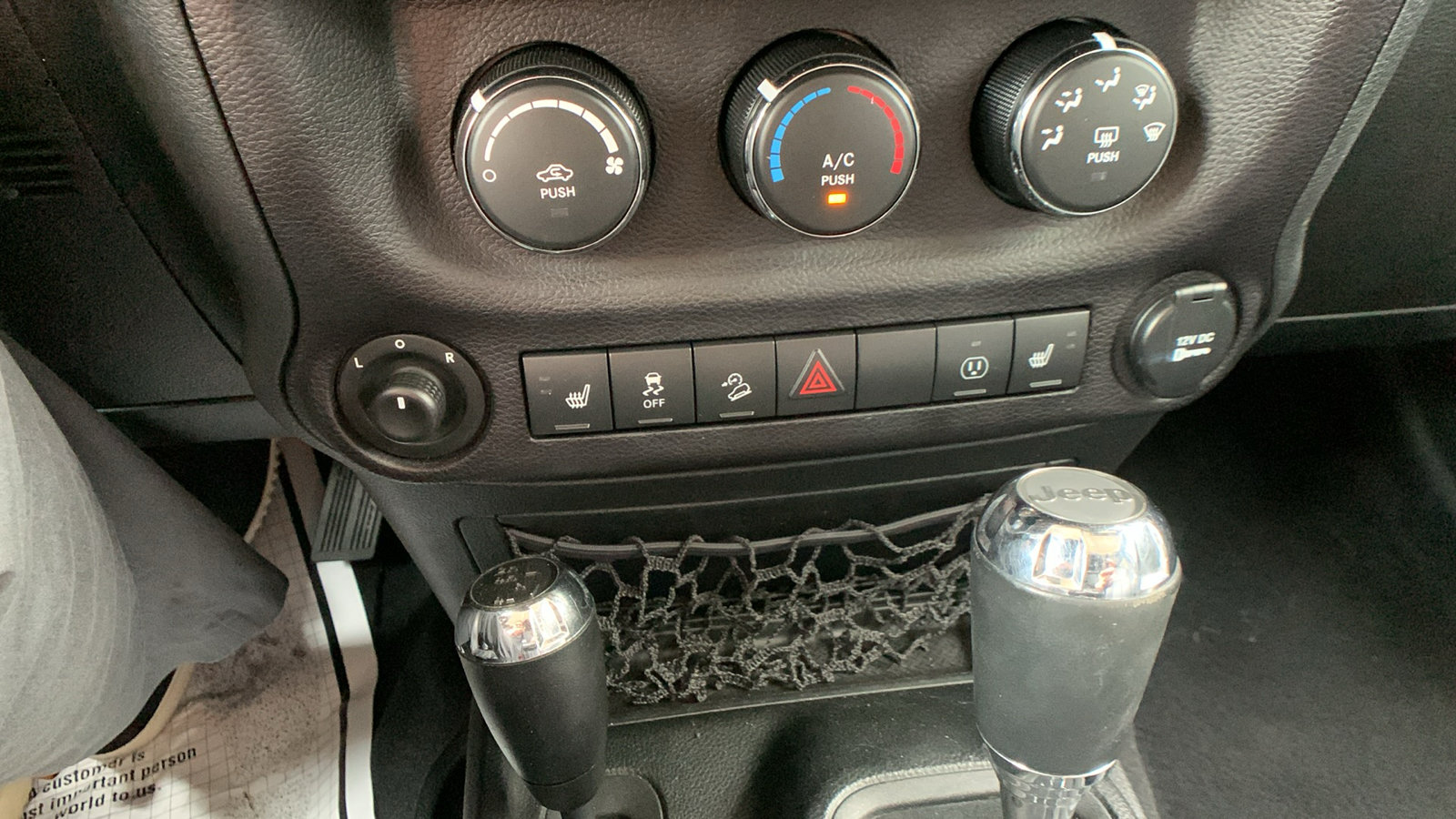 Used 2017 Jeep Wrangler Unlimited Sahara AWD/4WD image 15