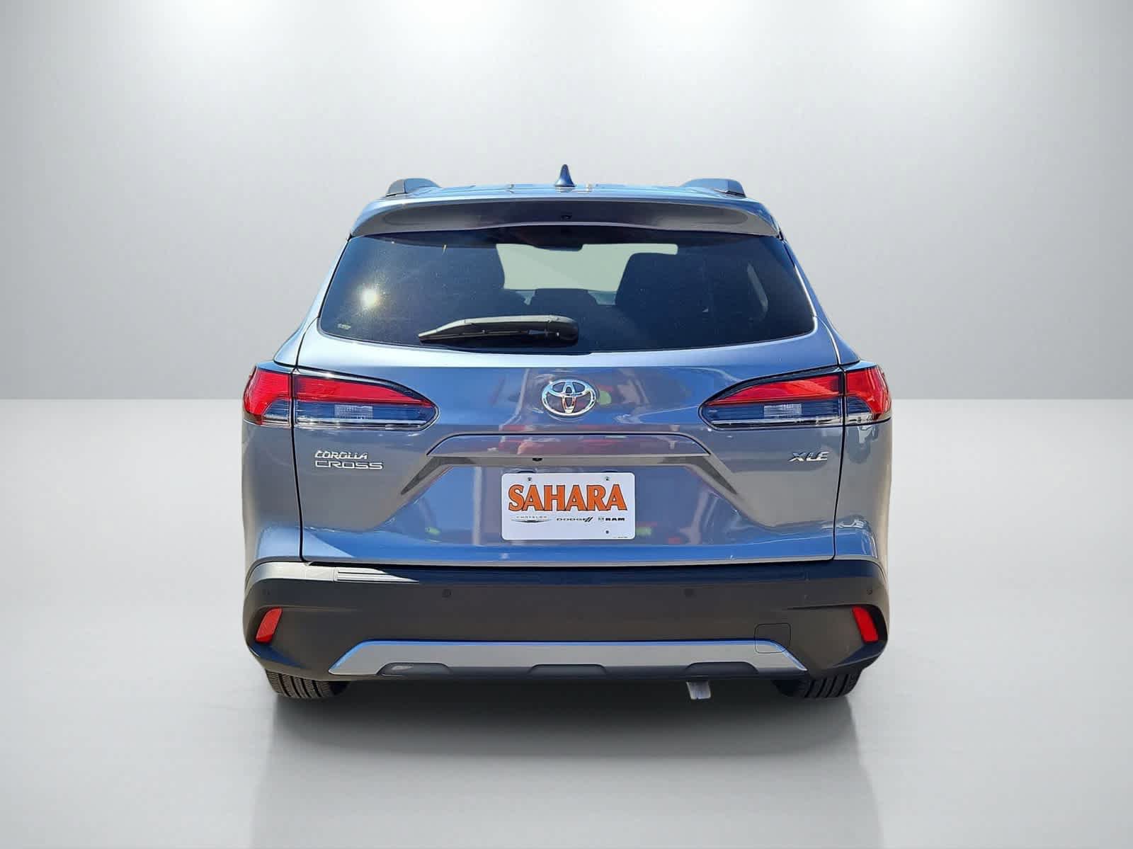 Used 2022 Toyota Corolla Cross XLE w/ Convenience Package FWD image 10