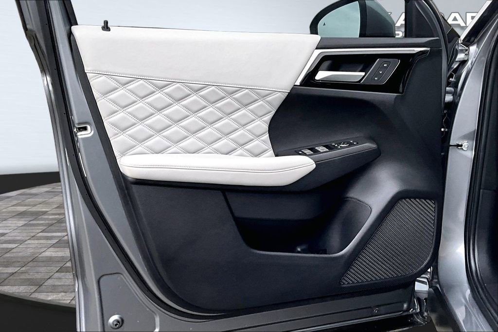 Used 2024 Mitsubishi Outlander SEL image 22