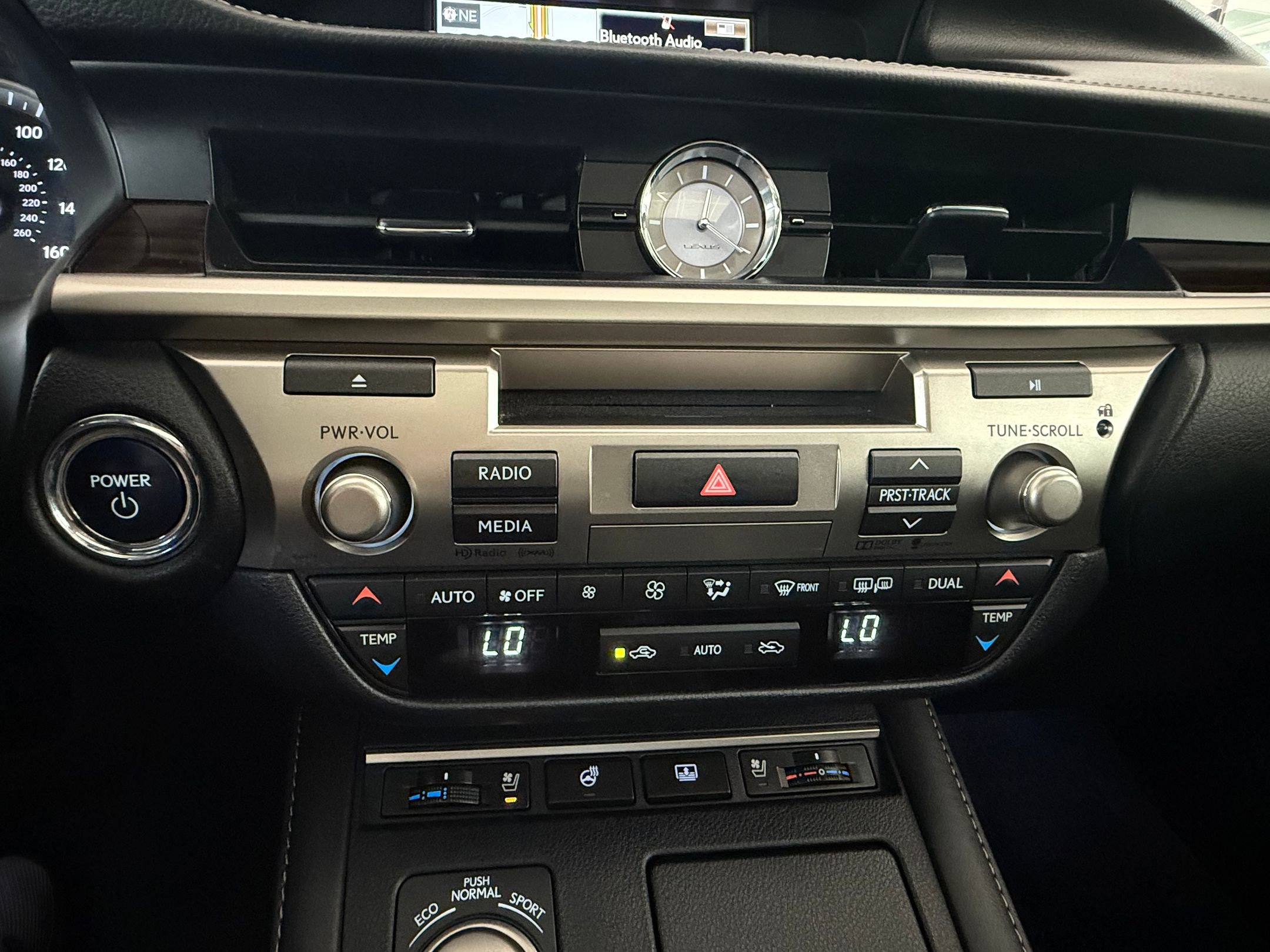 Used 2016 Lexus ES 300h w/ Luxury Package w/Wood Trim image 21