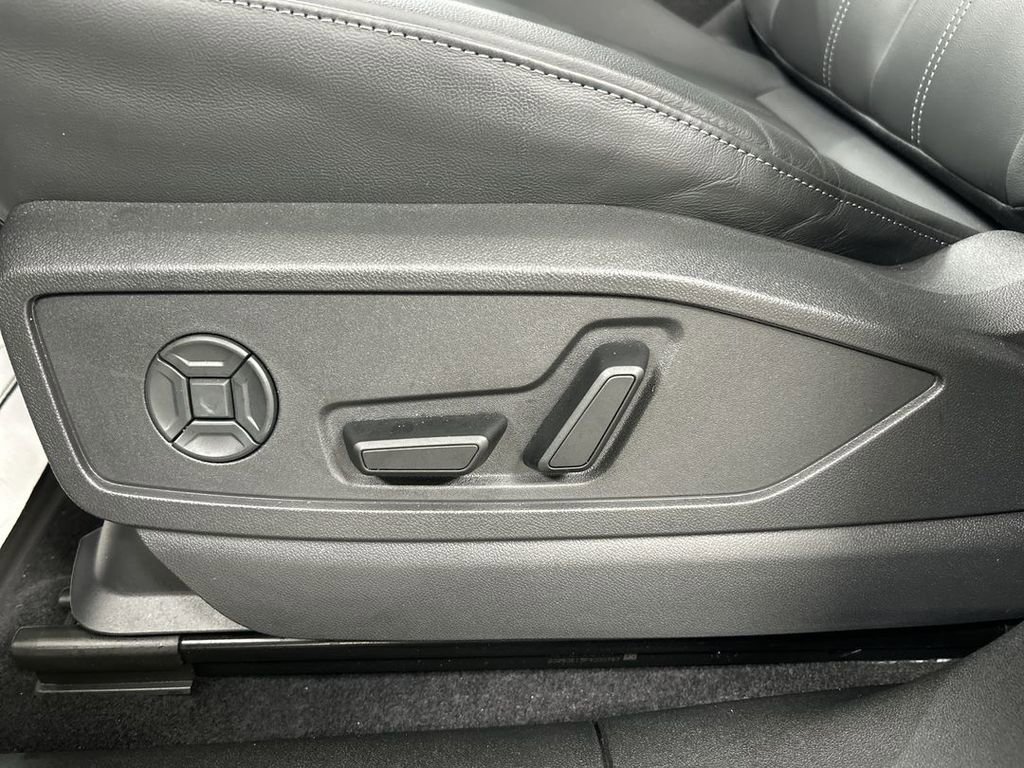 Used 2025 Audi Q5 Premium w/ Convenience Package image 10