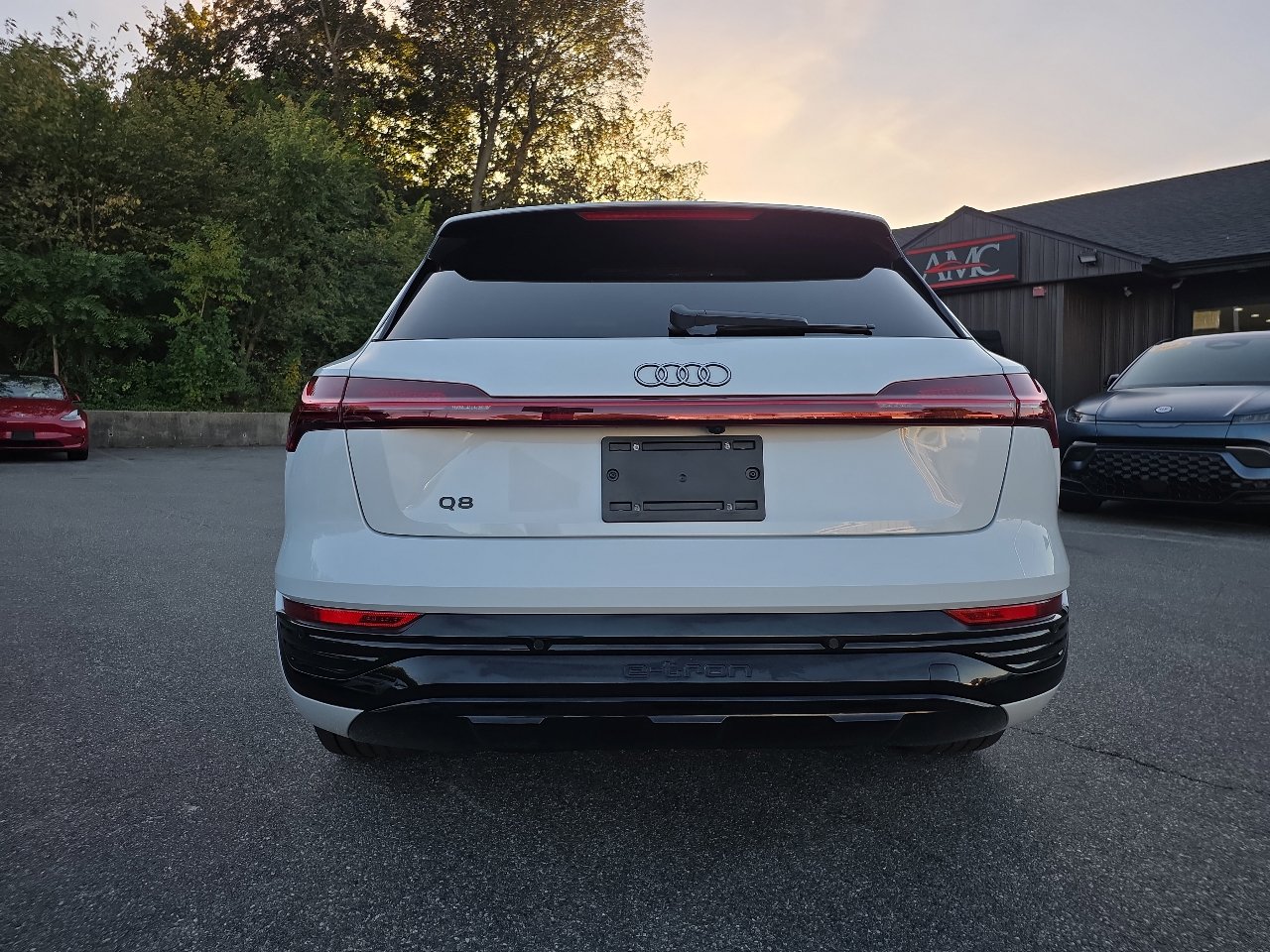 Used 2024 Audi Q8 e-tron Premium Plus w/ Premium Plus Package image 29