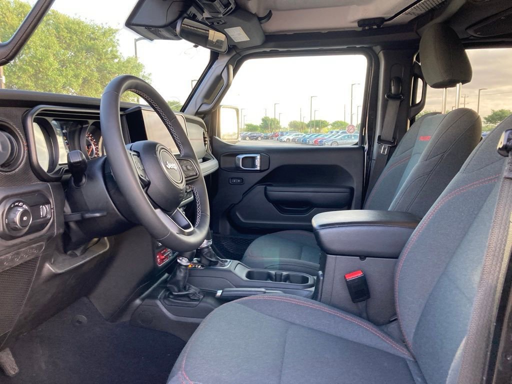 Used 2025 Jeep Wrangler Unlimited Rubicon w/ Convenience Group image 8