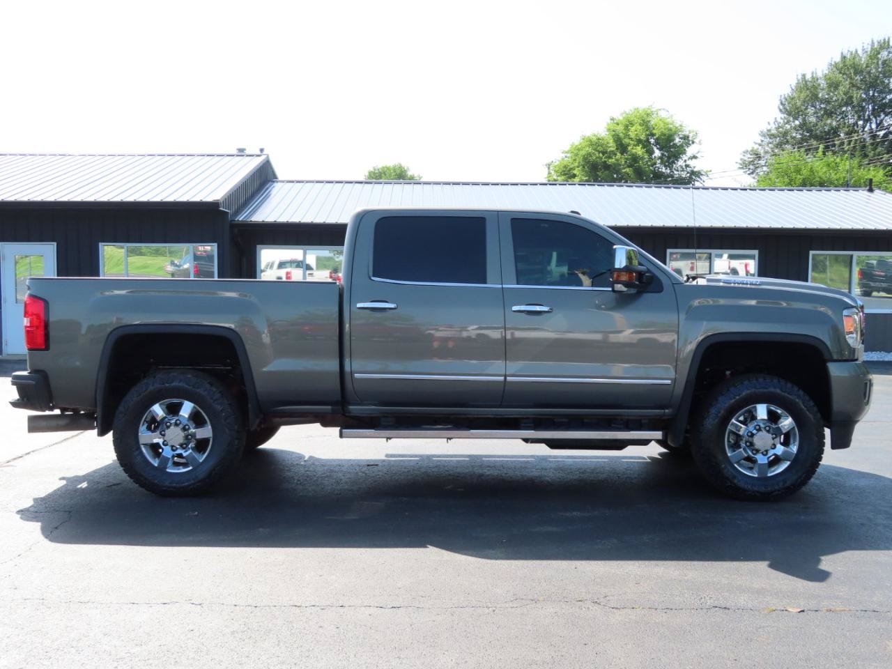 Used 2018 GMC Sierra 3500 Denali w/ Duramax Plus Package AWD/4WD image 7