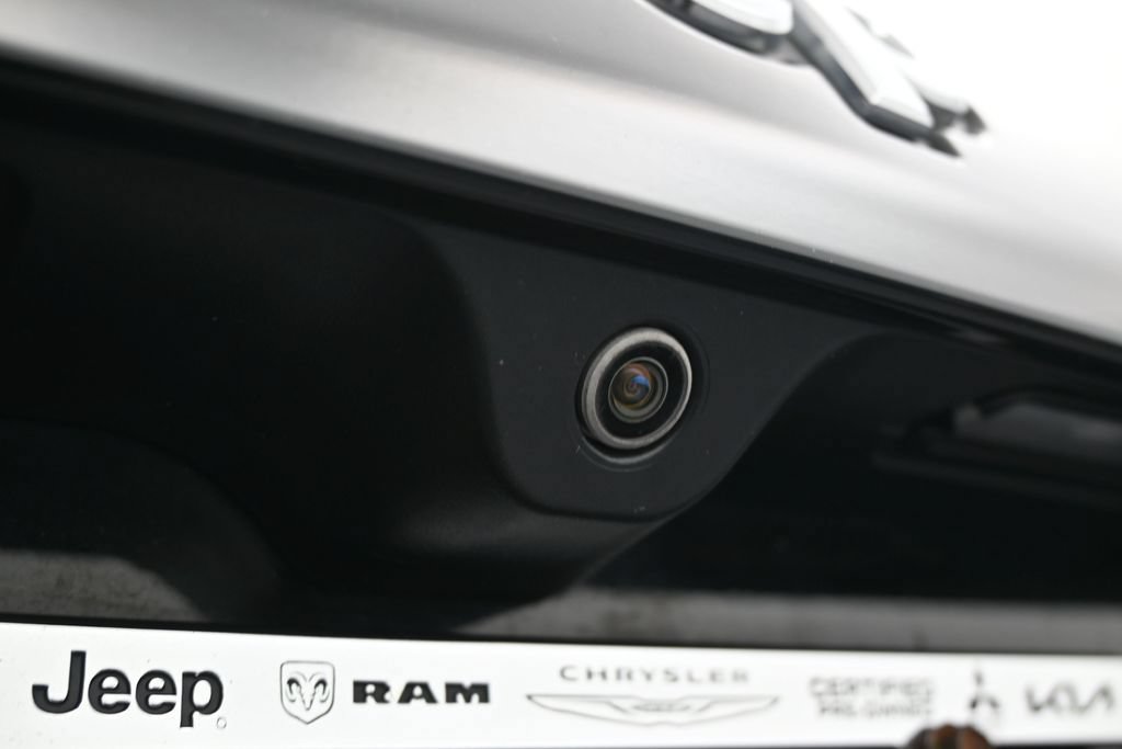 Used 2018 Jeep Compass Latitude w/ Popular Equipment Group AWD/4WD image 37