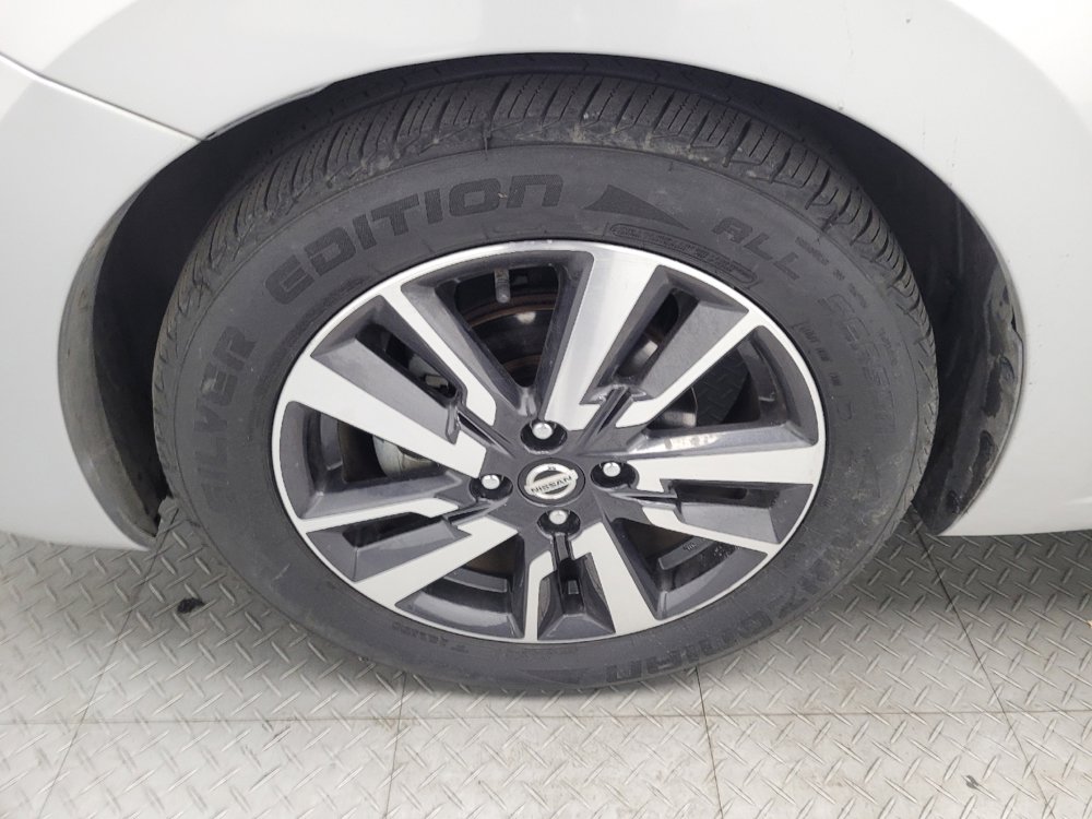 Used 2020 Nissan Versa SV image 31